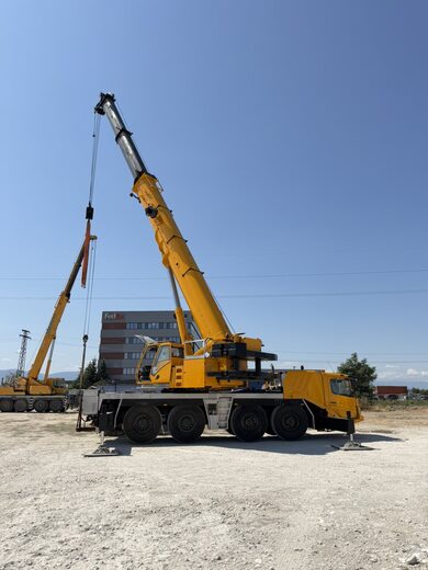 Автокран на площадка